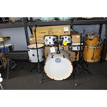 Mapex Storm Rock 5-Piece Drum Set w/ Paiste 101 cymbal pack.